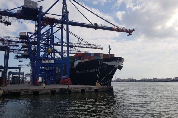 مصر تعلن رفع رسوم عبور السفن في قناة السويس بنسبة 5 إلى 15%