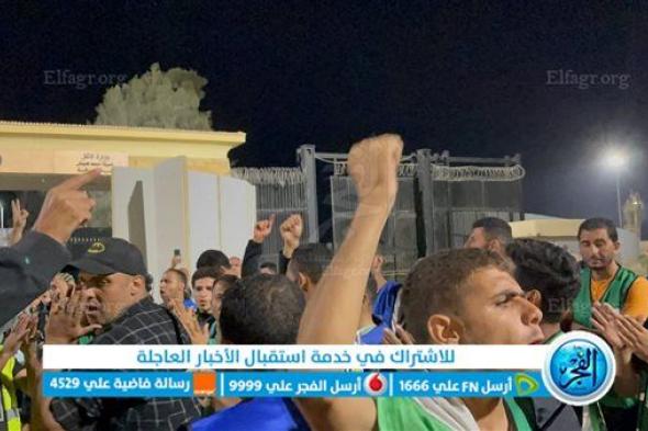 عاجل.. المرابطون على معبر رفح يرددون هتافات مؤيدة لفلطسين بعد عملية قصف قرب الحدود