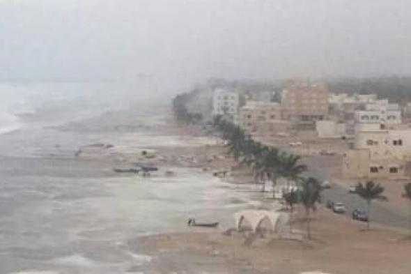أخبار اليمن : تحذير من طور عاصفة تيج إلى إعصارية عاتية