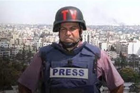 عاجل - "دموع إنسانية" مراسل قناة الجزيرة" وائل الدحدوح" يودع أسرته على الهواء مباشرة بكلمات مؤثرة