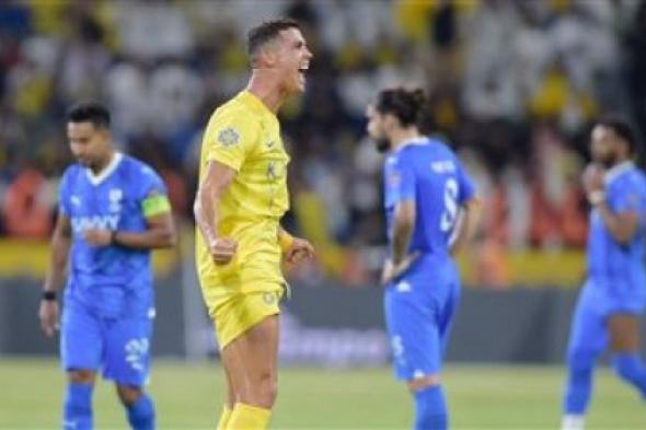 لن تصدق رد فعل لاعب النصر عبد الإله العمري بعد أن وضع رونالدو حذائه في فمه.. غير متوقع!!