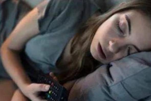 شيء لا يصدقه عقل !!! … هذا ماذا يحدث لجسمك عند النوم و”التلفزيون مفتوح”؟.. مفاجآة تفوق حجم تصورك