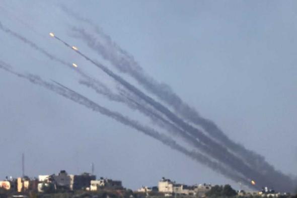 العالم اليوم - حماس تطلق صواريخ في عمق إسرائيل.. وصفارات الإنذار تدوي