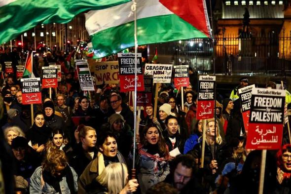 العالم اليوم - البرلمان البريطاني يصوّت ضد وقف النار بغزة.. واحتجاجات خارجه