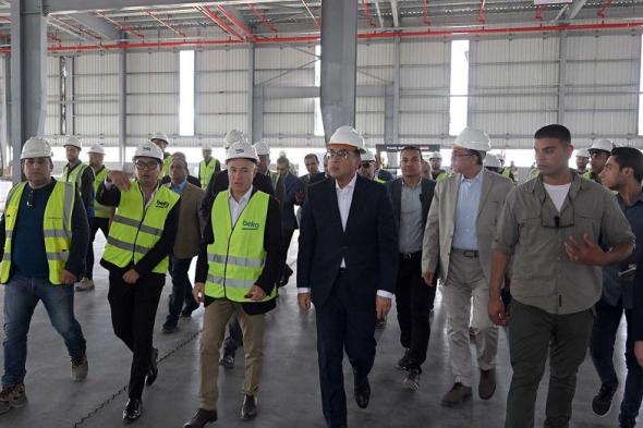 رئيس الوزراء يتفقد المراحل الإنشائية لمصنع “بيكو…