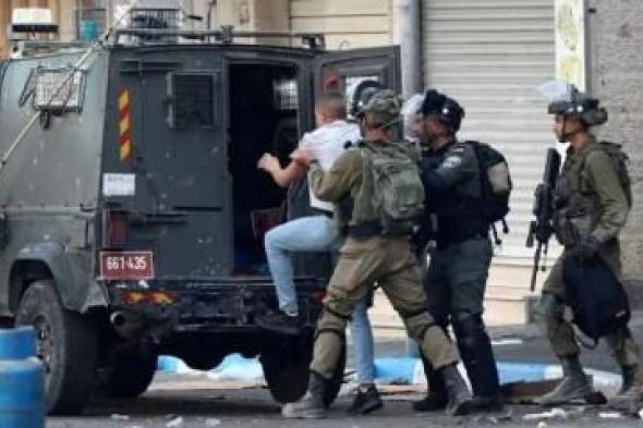 الاحتلال يعتقل 70 فلسطينياً من الضفة