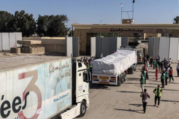 بدء دخول شاحنات الوقود والغذاء إلى غزة عبر معبر رفح