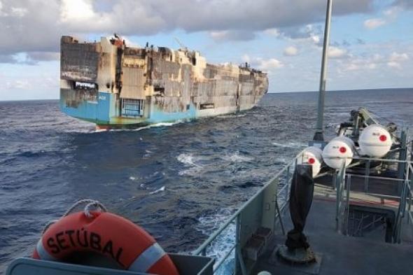 غرق سفينة شحن على متنها 14 شخصًا في اليونان