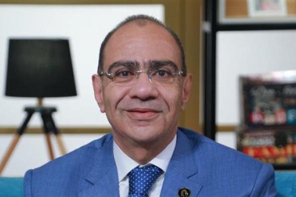 وزير الصحة يهنئ الدكتور حسام حسني لتعيينه أمينا عاما للمجلس الصحي المصري