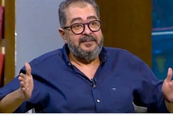 طه دسوقي يقدم واجب العزاء في الراحل طارق عبد العزيز (فيديو وصور)