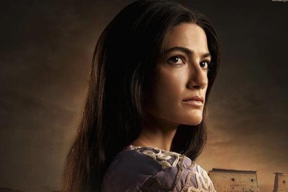 تارا عماد تروج لدورها في مسلسل "العودة"