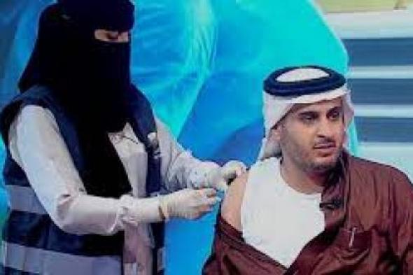 ممرضة سعودية تفقد أعصابها على الهواء... اقتحمت الاستوديو وأعطت المذيع حقنة في هذه المنطقة مباشرةً ودون تردد