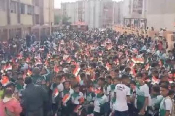 أطفال الأسمرات يحتشدون بالأعلام خارج لجان الانتخابات الرئاسية ويهتفون «تحيا مصر»