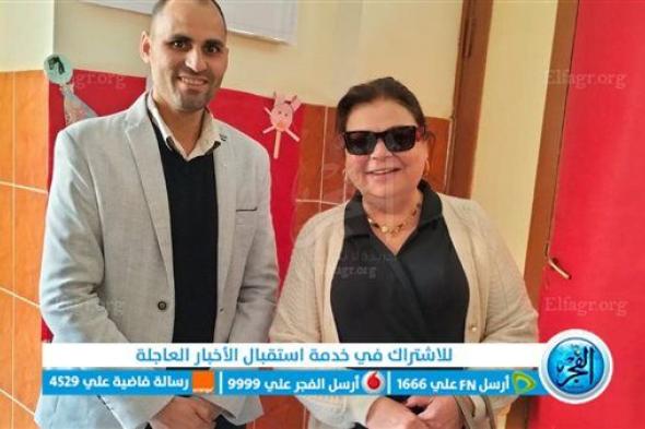 الفنانة ماجدة زكي تدلي بصوتها في الانتخابات بمنطقة الشيخ زايد