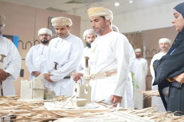 «نهضة عمان» معرض حرفـي بجامعة التقنية والعلوم التطبيقية بصــور