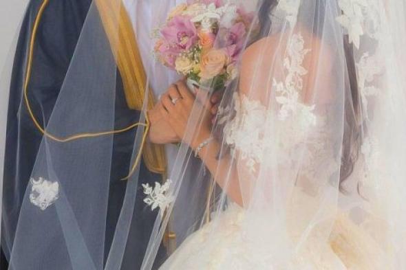 فتاة سعودية تعود إلى أهلها بفستان الزفاف .. رغم زواجها منه عن حب تتطلق ليلة زفافها لهذا السبب الصادم .. حادثة غريبة من نوعها