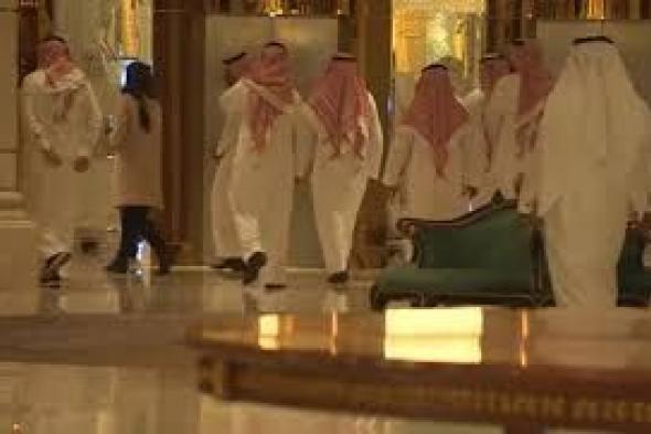 السعوديين يشتاطون غضبا بعد ظهور أمير سكران في ملهى ليلي بهذه الدولة