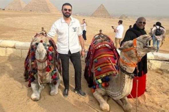 تيريس جيبسون يدخن الشيشة مع محمد كريم بمصر.. بعد ختام مهرجان الجونة