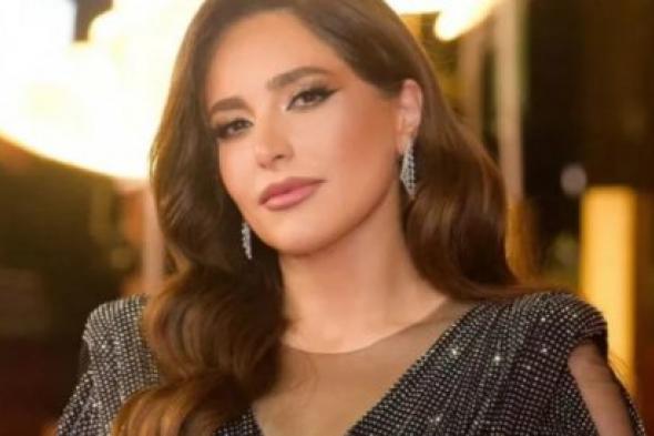 من هي الفنانة عبير نعمة؟.. انهارت من البكاء على المسرح وأعلنت طلاقها بالفيديو