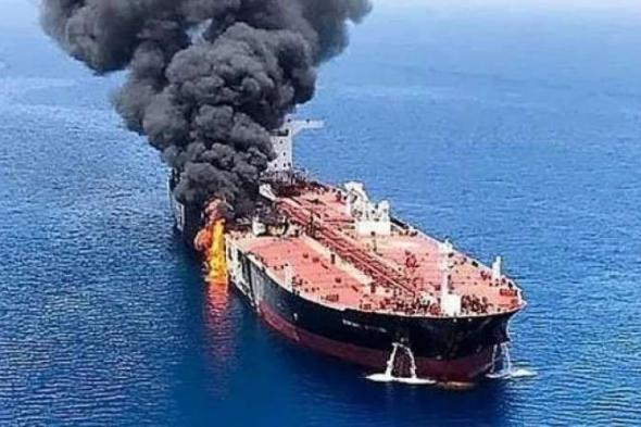 بريطانيا: مُسيرات وراء الانفجارين قرب سفينة قبالة ميناء الحديدة اليمني