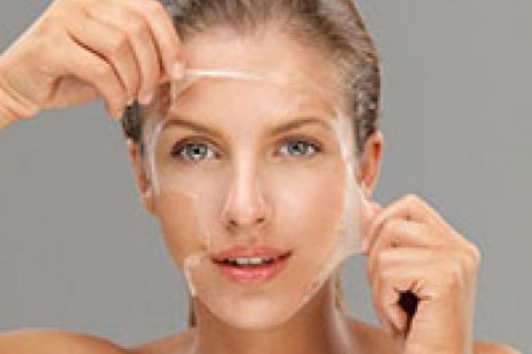 تقشير الوجه في يوم واحد وإزالة الجلد الميت من البشرة الدهنية بخلطة طبيعية -