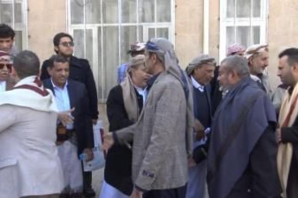 أخبار اليمن : قيادات مؤتمرية تستقبل جثمان فقيد الوطن عذبان بمطار صنعاء