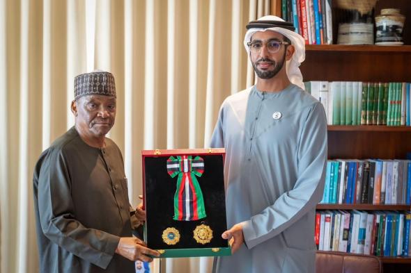 رئيس الدولة يمنح سفير نيجيريا وسام الاستقلال من الطبقة الأولى