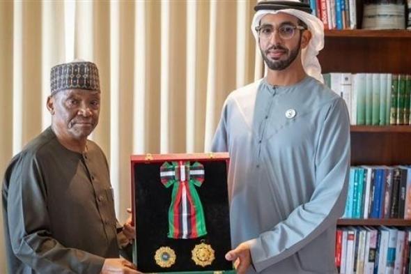 رئيس الإمارات يمنح سفير نيجيريا لدى أبوظبي وسام الاستقلال