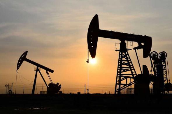 العالم اليوم - النفط يتحول إلى الانخفاض بعد ارتفاعه بسبب أزمة البحر الأحمر