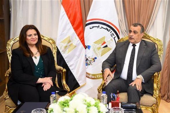 وزيرا الإنتاج الحربي والهجرة يبحثان دعم المصريين بالخارج الراغبين في إقامة مشروعات استثمارية صناعية بمصر