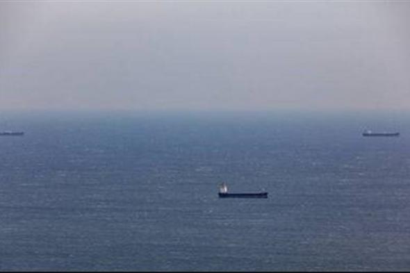 الحوثيون يعلنون استهداف سفينة تجارية أمريكية كانت متجهة إلى إسرائيل