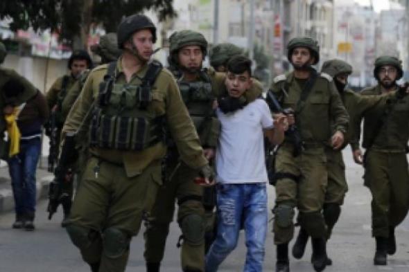 نادي الأسير: الاحتلال اعتقل 14 فلسطينيا من الضفة منذ مساء الأمس.. والإجمالي...