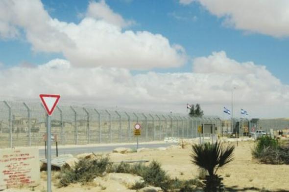 إسرائيليون يحاولون اجتياح السياج الحدودي مع مصر