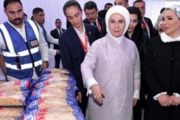 السيدتان انتصار السيسى وأمينة أردوغان تزوران غرفة عمليات "حياة كريمة".. صور