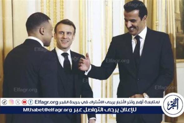 ماكرون يفاجئ مبابي بهذه الرسالة في حضور أمير قطر.. (فيديو)