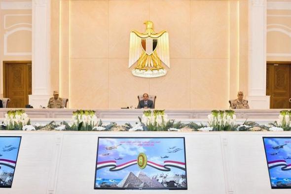 الرئيس السيسي يجتمع بوزير الدفاع وقادة القوات المسلحة