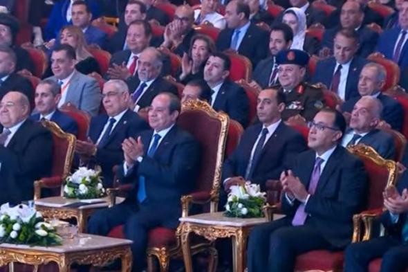 الرئيس السيسي ممازحا صفاء من "قادرون باختلاف": "ارسمى حاجة ليا"