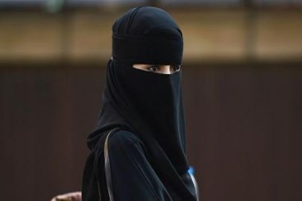 زوجة مقيم أجنبي توقع رجال أمن سعوديين في ورطة وتتسبب لهم بكارثة كبيرة