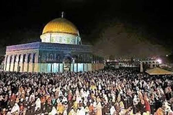 35 ألفا يؤدون صلاتى العشاء والتراويح بالمسجد الأقصى رغم ممارسات الاحتلال