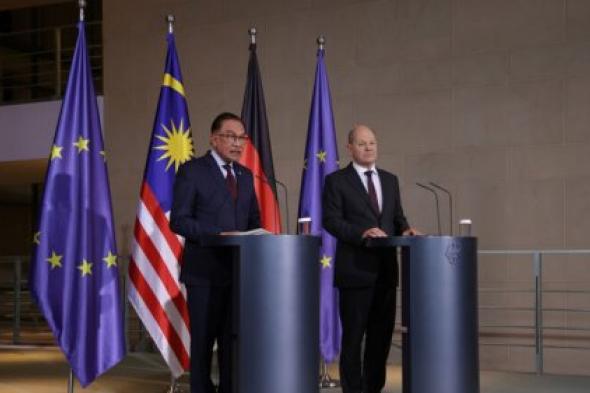 رئيس وزراء ماليزيا للمستشار الألماني:لماذا هذا النفاق .. فيديو