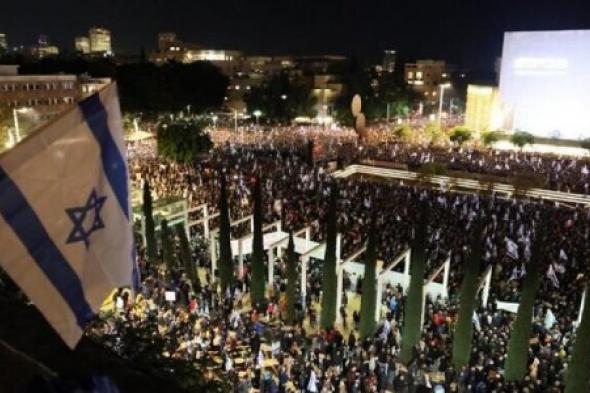 متظاهرون ضد حكومة نتنياهو يغلقون شوارع تل أبيب