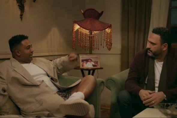 أكرم حسني يخسر عائلته بالتدريج في الحلقة السادسة من "بابا جه"
