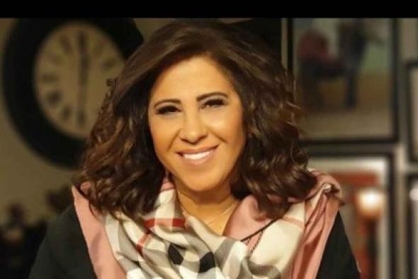 "توقعات مقلقة ومؤثرة: ليلى عبد اللطيف تظهر مرتعدة ودامعة، مشيرة إلى أحداث مروعة محتملة في السعودية عند مرور نصف شهر رمضان التي تتوقع أن تثير الذعر في البلاد."