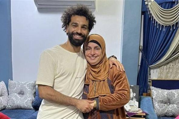 "وراء كل لاعب ناجح أم عظيمة".. أبرز قصص التضحية والعطاء لـ "أمهات" نجوم الكرة المصرية