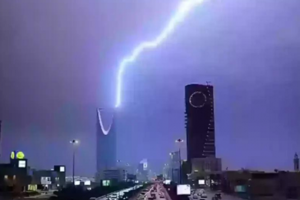 عاجل الأرصاد: طقس السعودية الساعات القادمة يشهد تغيرات عنيفة وسقوط أمطار غزيرة على تلك المناطق حتى هذا اليوم