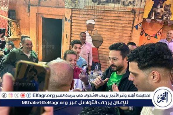 حمادة هلال يحتفل مع أهالي منطقته بالنجاح الكبير لـ«المداح 4