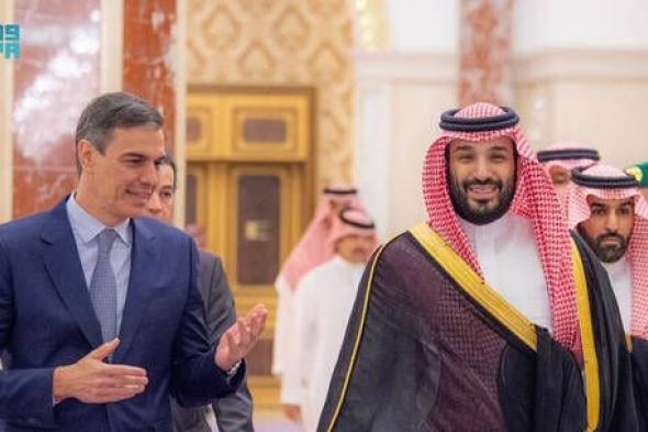 اشعلت المواقع ..اتفرج تحية رئيس وزراء إسبانيا لولي العهد السعودي تثير ضجة عارمة (صورة )