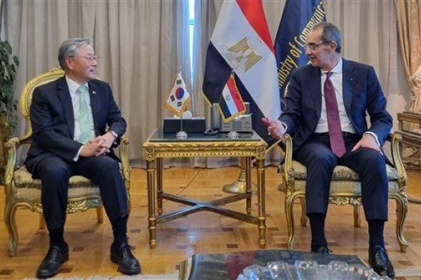 وزير الاتصالات وسفير كوريا في مصر يبحثان سبل تعزيز التعاون بمجال تكنولوجيا المعلومات