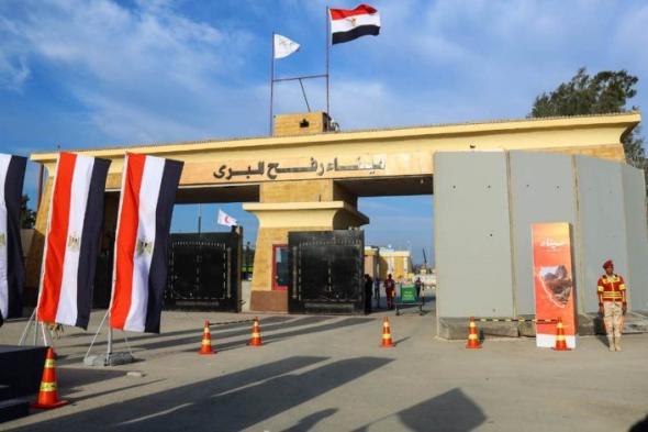 في أول أيام عيد الفطر.. مصر تواصل فتح معبر رفح لتسهيل دخول المساعدات لقطاع غزة (فيديو)