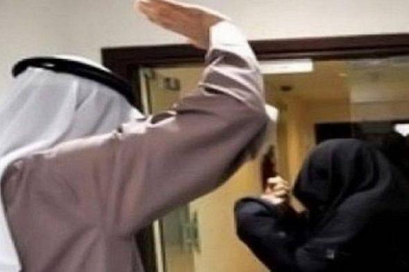 رجل سعودي يعتدي على زوجته ويتسبب في إصابتها بجرح أسفل الفك.. والأخيرة تفاجئه بردة فعلها